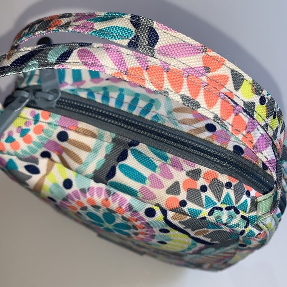 Vera Bradley Sunny Medallion Lunch Bag - Picture 5 of 6